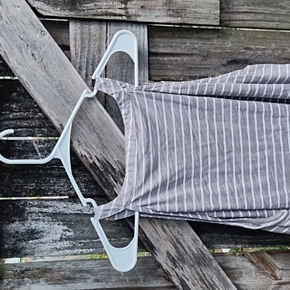 Striped Gray Striped Sleeveless Top (3X) - Picture 4 of 8